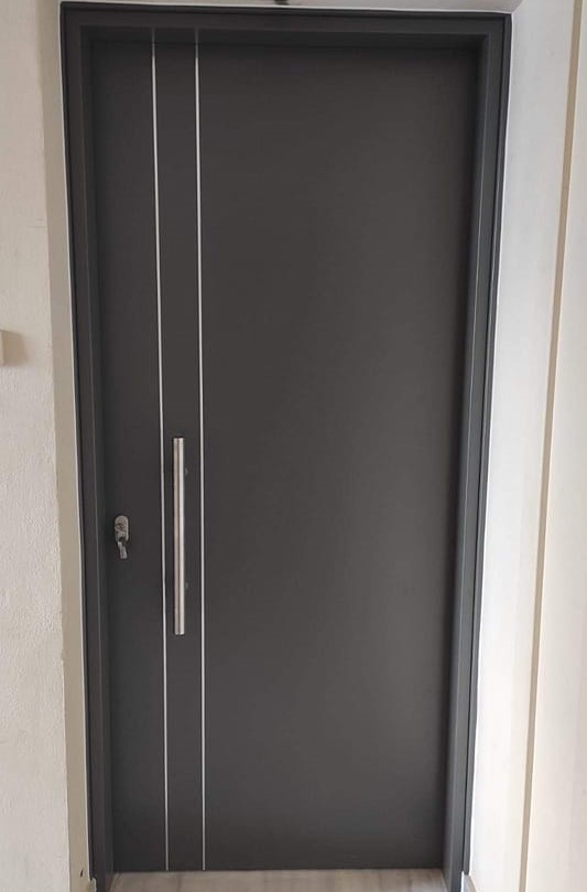 Ξύλινη εξώπορτα