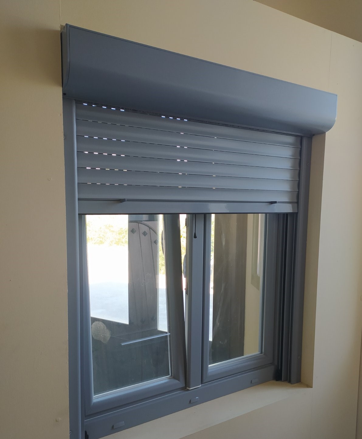 PVC παράθυρο με στόρι