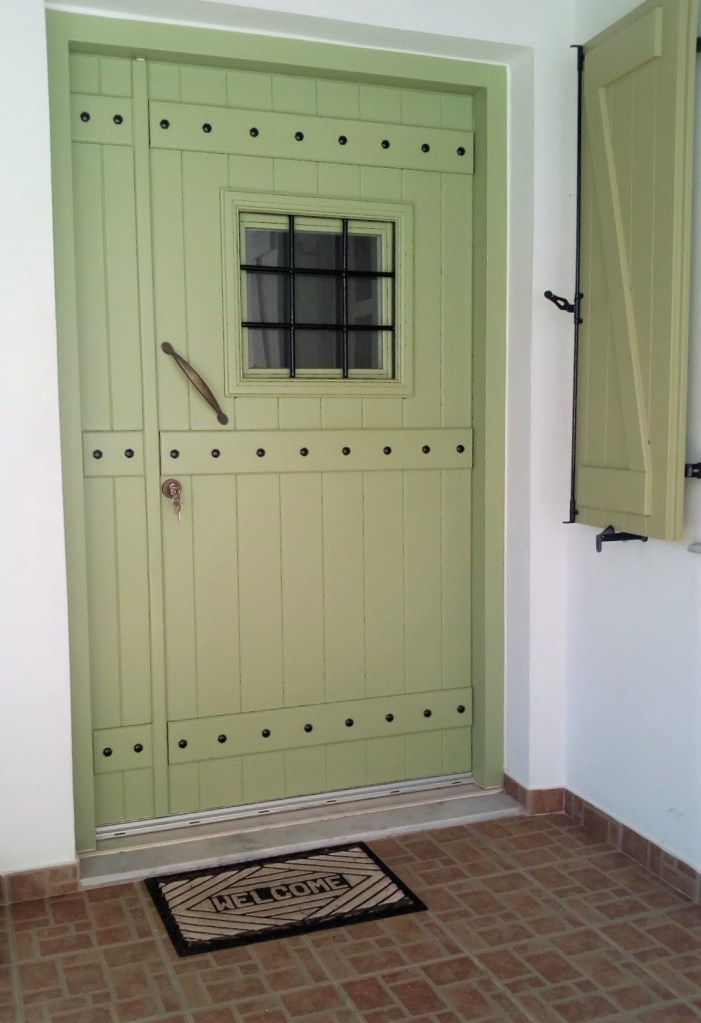 Ξύλινη εξώπορτα