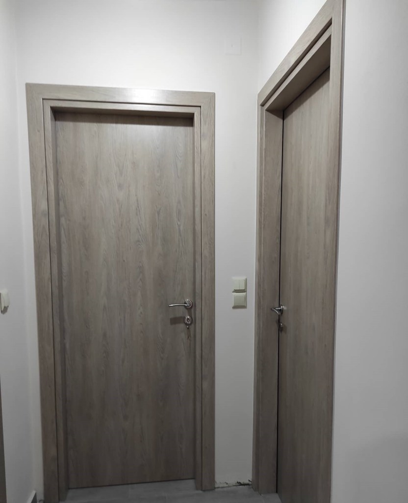 Μεσόπορτα γκρι