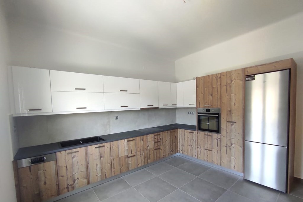 Δίχρωμη κουζίνα